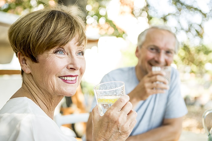 acqua per osteoporosi anziani