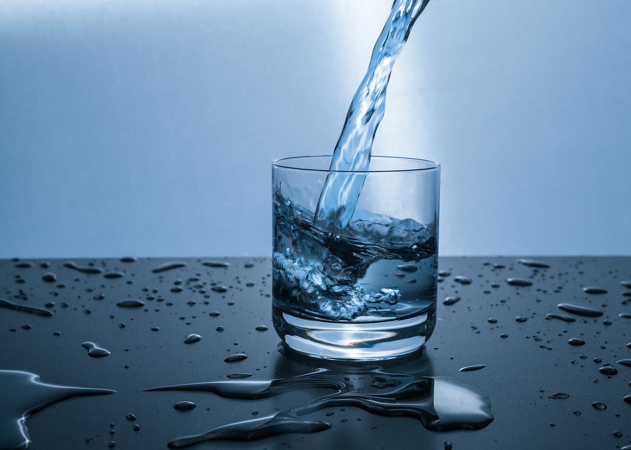 qualità-acqua-bicchiere
